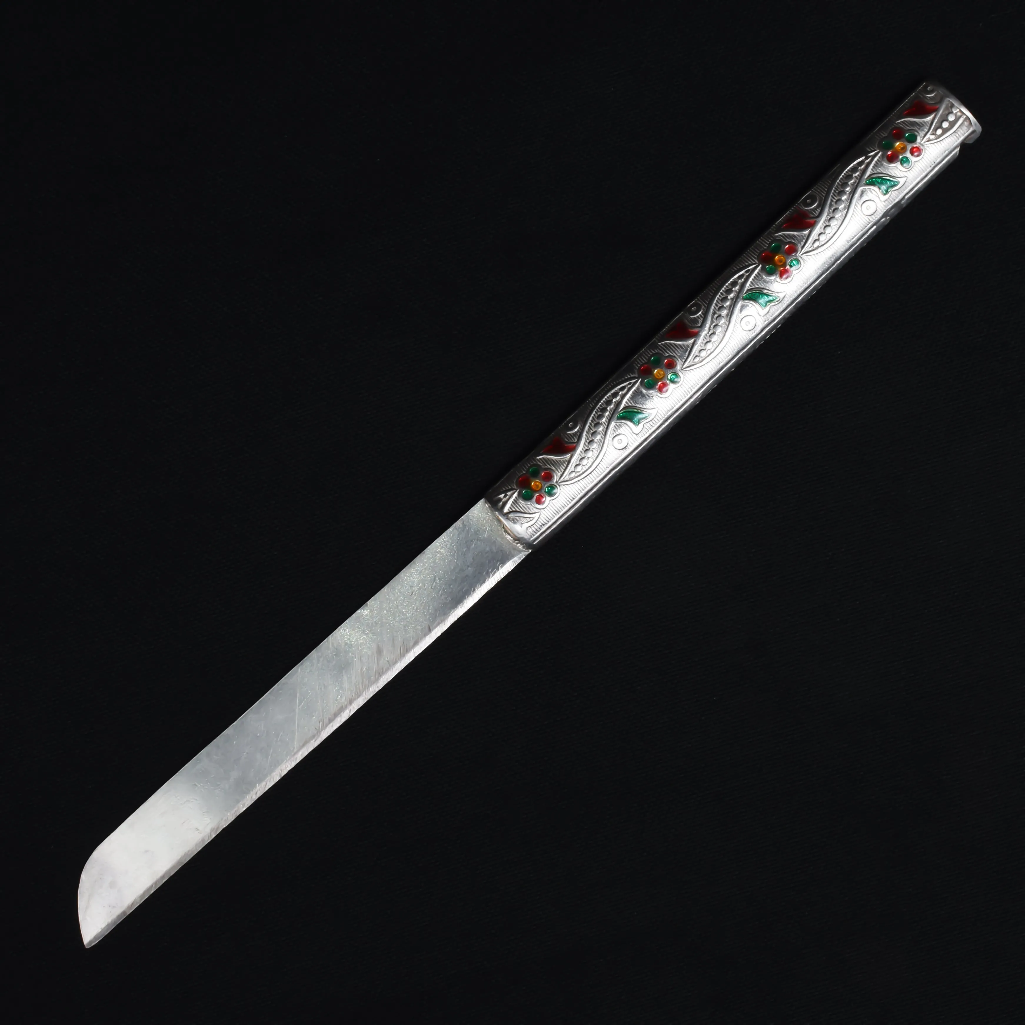 Elevate Your Dining Experience with Our Designer Silver Knife